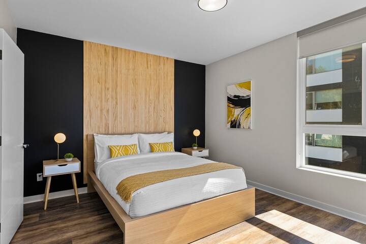 Walk to CapHill 4B2B Designer Home w/ Rooftop deck gallery image 5