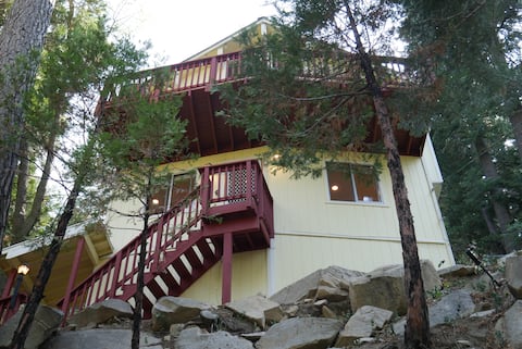 Lake Arrowhead Area -  Romantic & Cozy Cabin