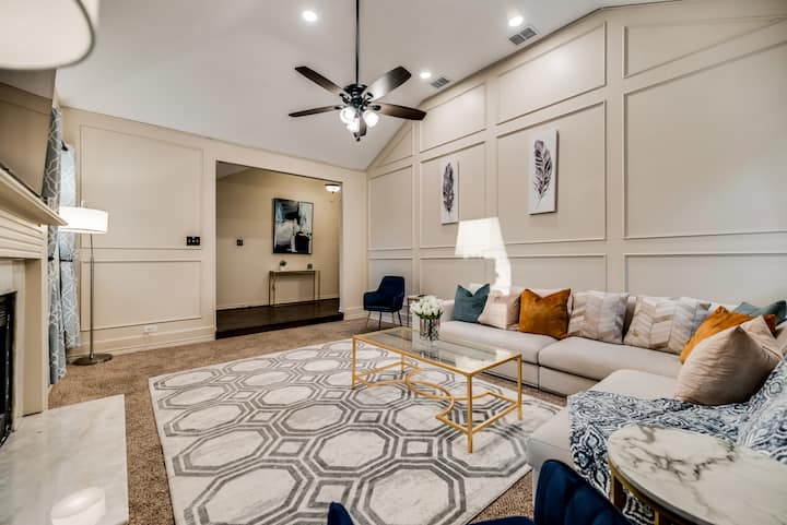 Spacious Family Home With Private Pool - Carrollton, TX