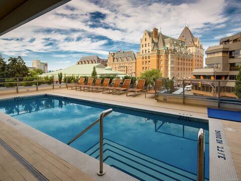 Relaxing Suite in "The Falls" Downtown Victoria