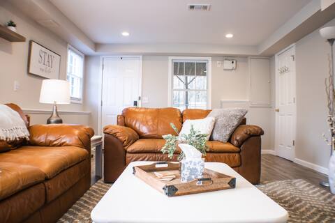 Top performing Airbnb: Comfy & peaceful entire 1 BR daylight basement apt in Woodstock