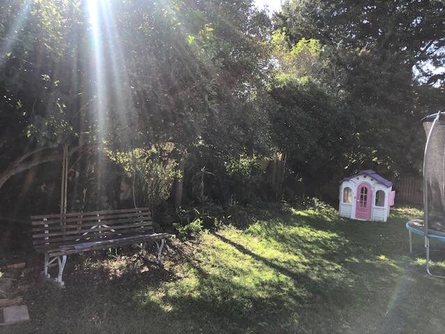 Light and Bright 3 bedroom family home with pool gallery image 2