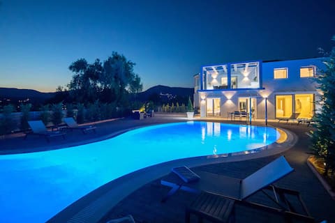 Five Stars Villa Corfu 2 swimming pools and tennis