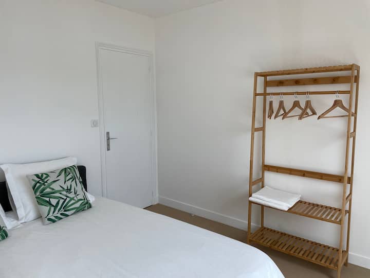 Dhomë gjumi Bamboo.
Krevat 160 x 200. Jorganë 240 x 260.