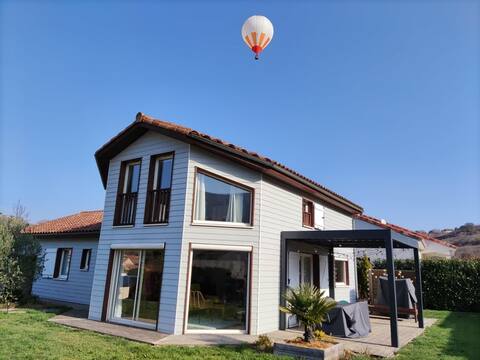 House with garden at the foot of the Millau Viaduct