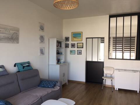Popular Airbnb listing: Cozy beachfront apartment with parking. in Berck