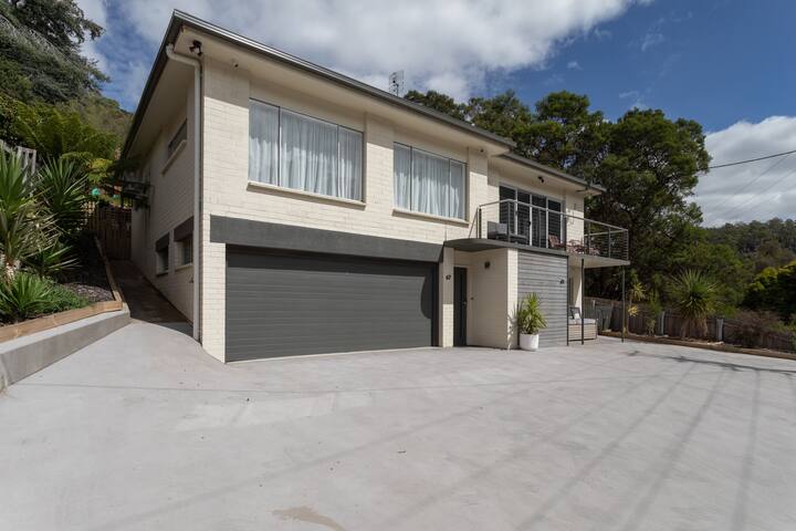 Next to the Gorge! Cataract Gorge Retreat 4bedroom gallery image 4