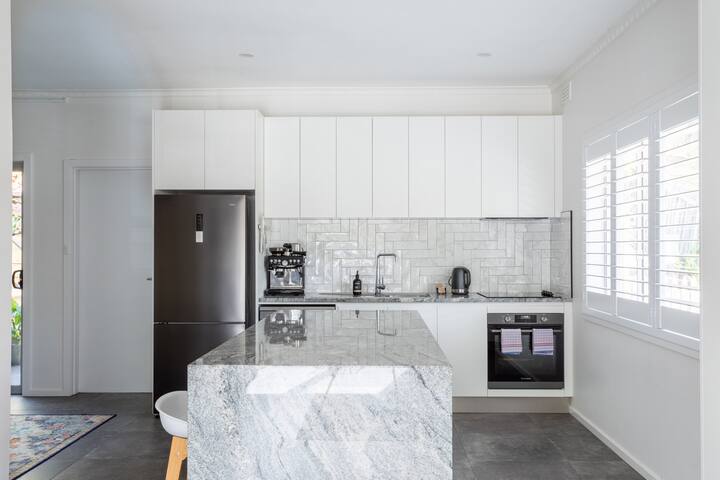 Next to the Gorge! Cataract Gorge Retreat 4bedroom gallery image 3