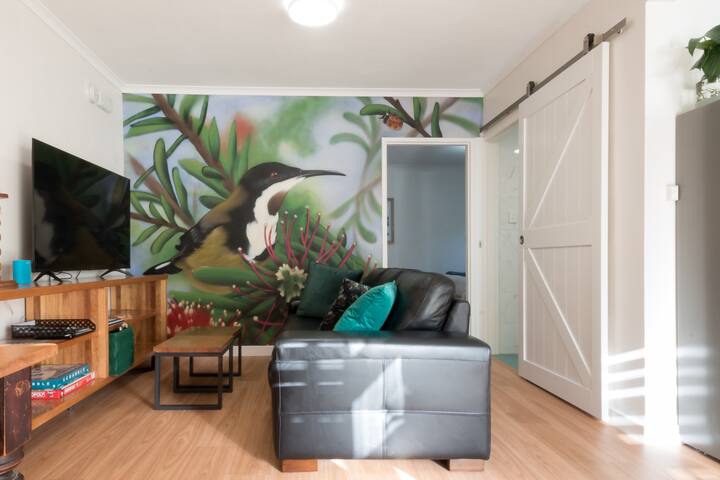 Stylish 
4 Bedroom At The Gorge, Minutes To Cbd - Launceston