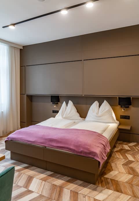 Leistungsstarkes Airbnb: Art Nouveau: Studio Suite in Villa from 1906 in Elisabeth Vorstadt