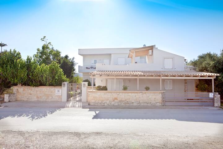 ★ Luxury 8BR | COMPLEX with PRIVATE Pool gallery image 2