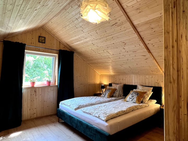 Мезанинска спална соба 