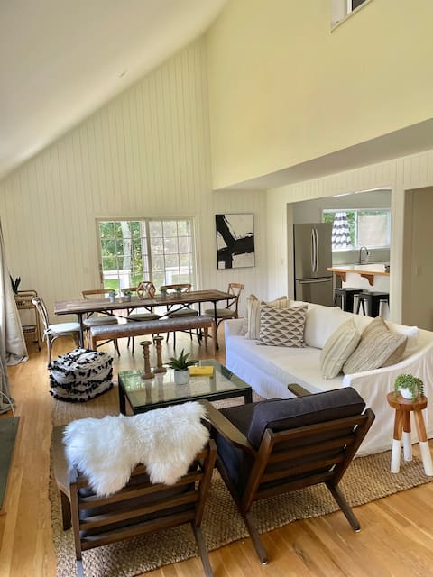 Popular Airbnb listing: Charming Southampton Light filled Cottage in North Sea