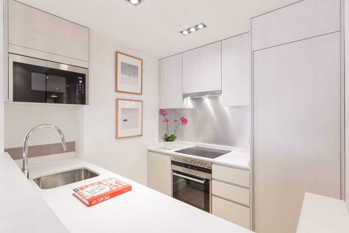 Comfy Luxurious Flat in Madrid Exclusive Area gallery image 5