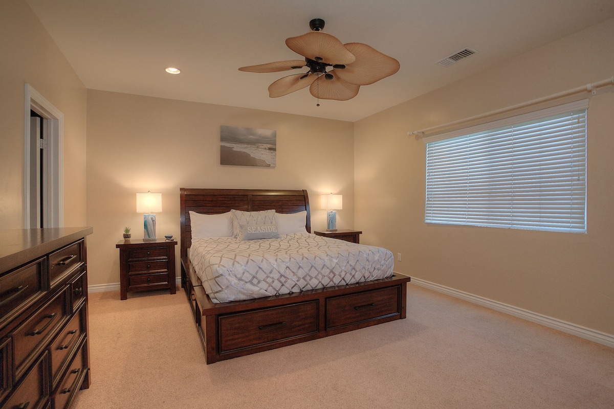 غرفة نوم 4
سرير كاليفورنيا كينج مع حمام مجاور مع دش
زجاجي مجموعة تلفزيون روكو