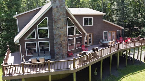 6 bedrooms-4,200 sf Chalet/new hot tub/game room