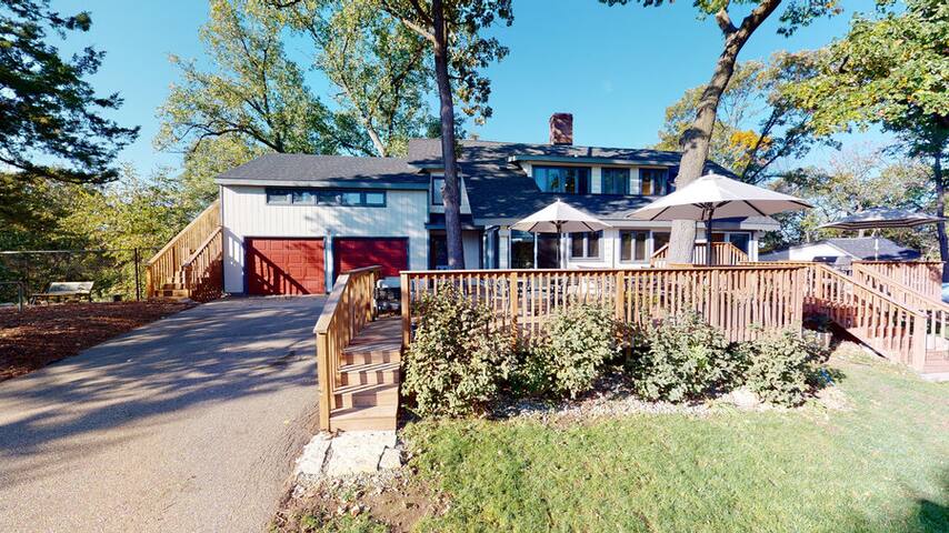 Rustic Farmhouse with Sweeping Forest Views gallery image 4