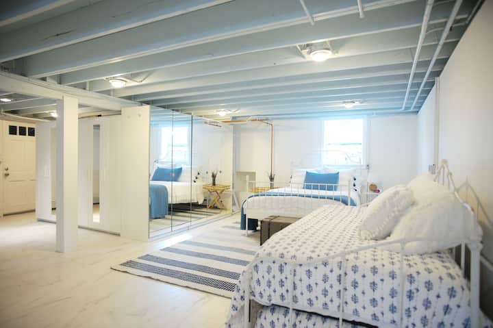Lower level Bedroom area 
1 Queen and 2 Twin beds 