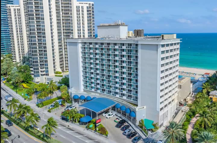 540-spacious Studio On The Sunny Beach- Str- 02074 - Sunny Isles Beach, FL