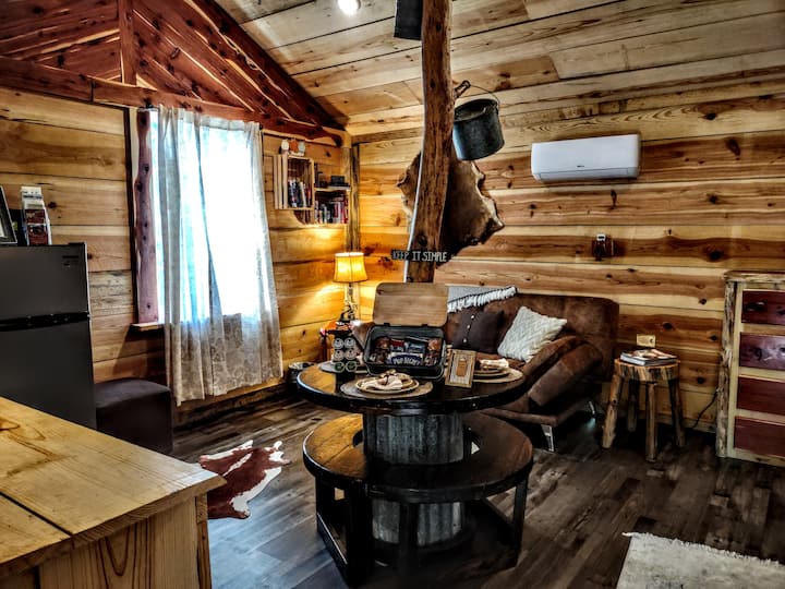 Rustic Creekside Cabin - 12 Miles From Waterfalls - 아칸소