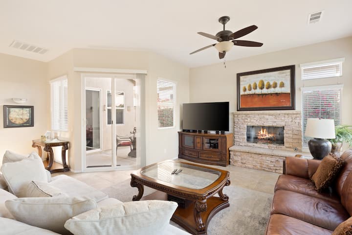 เพลิดเพลินกับเตาผิงในคืนที่หนาวเย็น