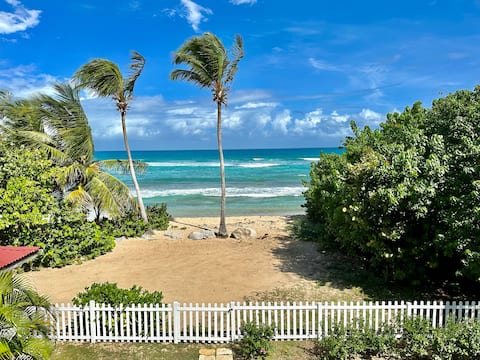 Top Airbnb: Beachfront gem at Ababor Suites: Ship in Vieques