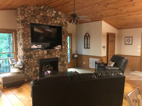 Popular Airbnb listing: Secluded Cabin Getaway- The Laurel House in Linville