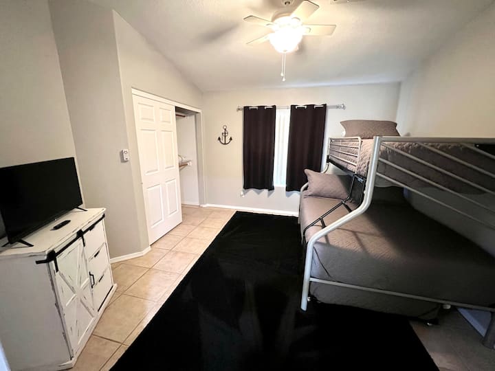 DORMITORIO GRANDE PARA HUÉSPEDES