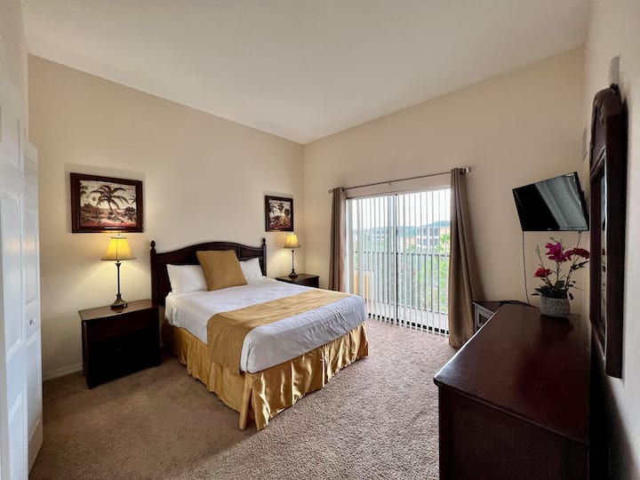 Bračni krevet (širine 150-179 cm) s balkonom
