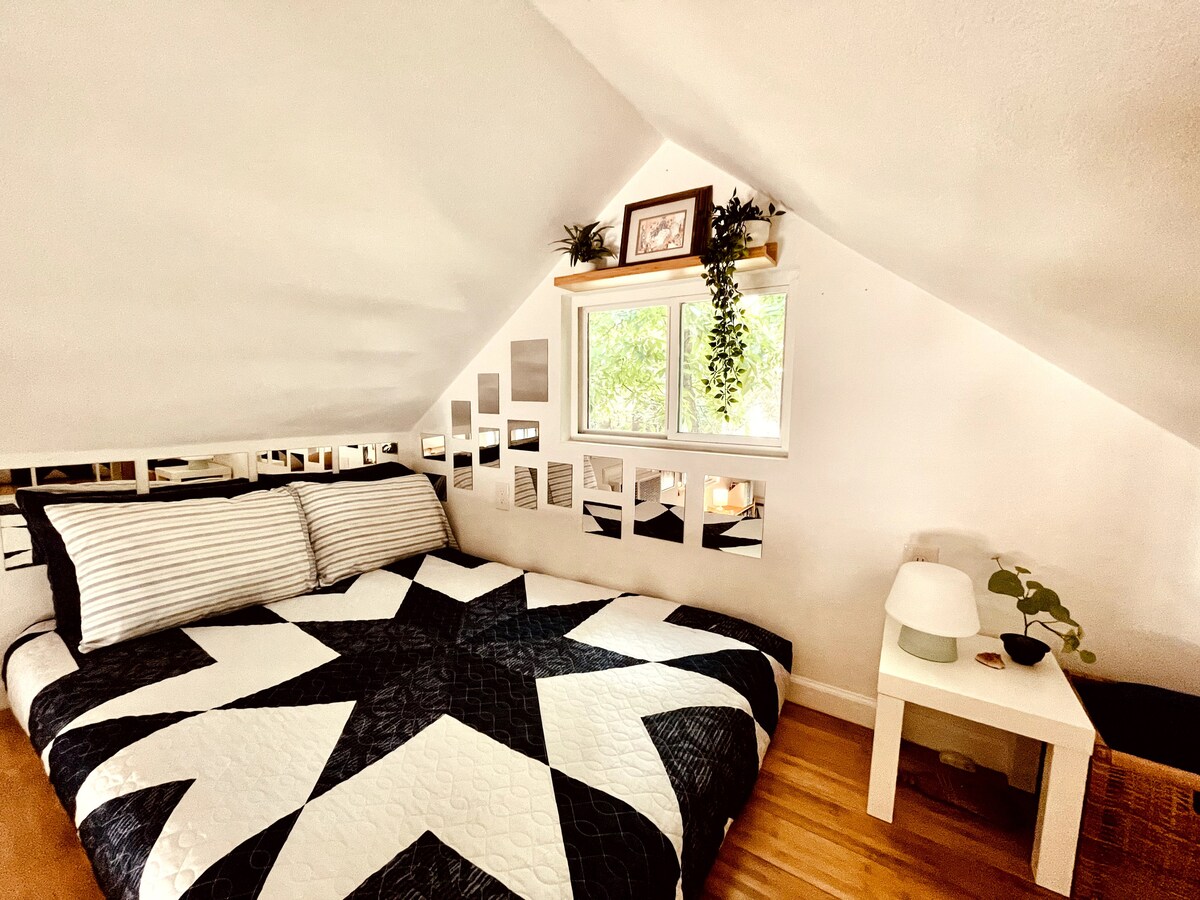 Magical Tiny Home • Hyde Park