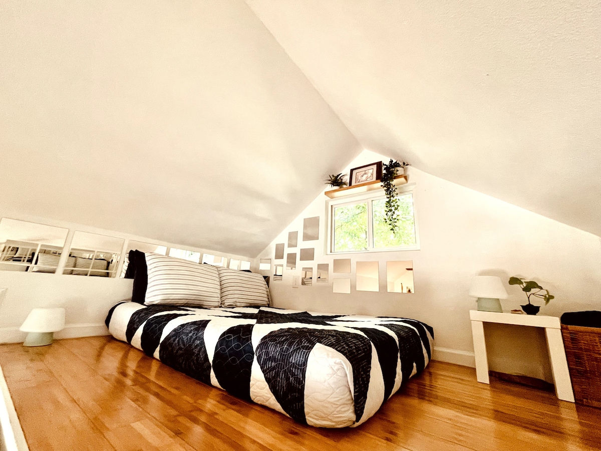 Magical Tiny Home • Hyde Park