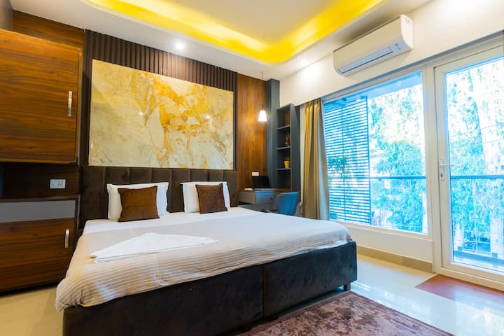 Camera 2 con balcone in vetro 