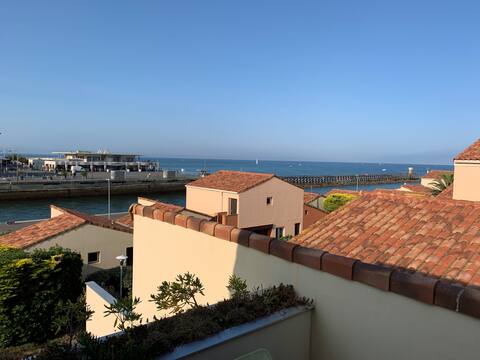 Successful Airbnb property: T2 bis sea view + private parking in Capbreton