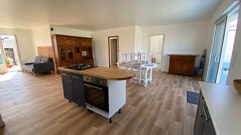 House 15 minutes from the beaches