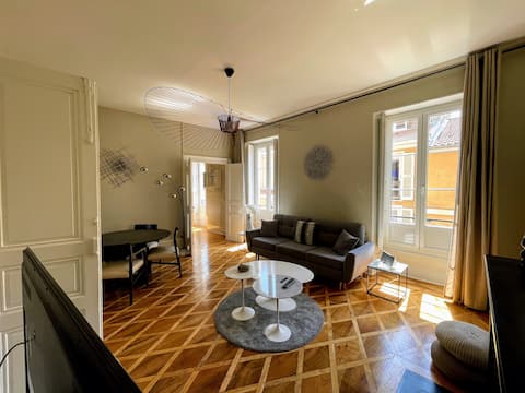 The old | Renovated | Hyper center, antique dealers