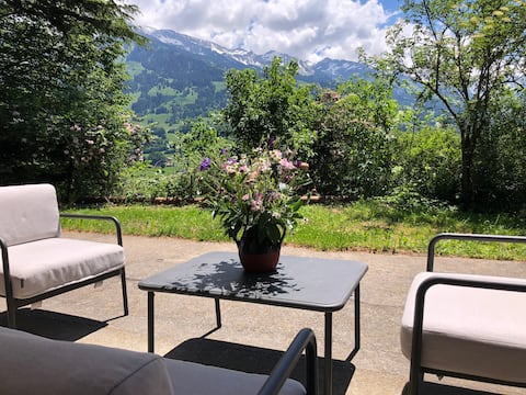 1.5-room studio with mountain views and Diemtigtal 1