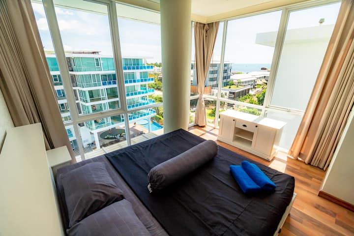 Dormitorio principal con vista al mar