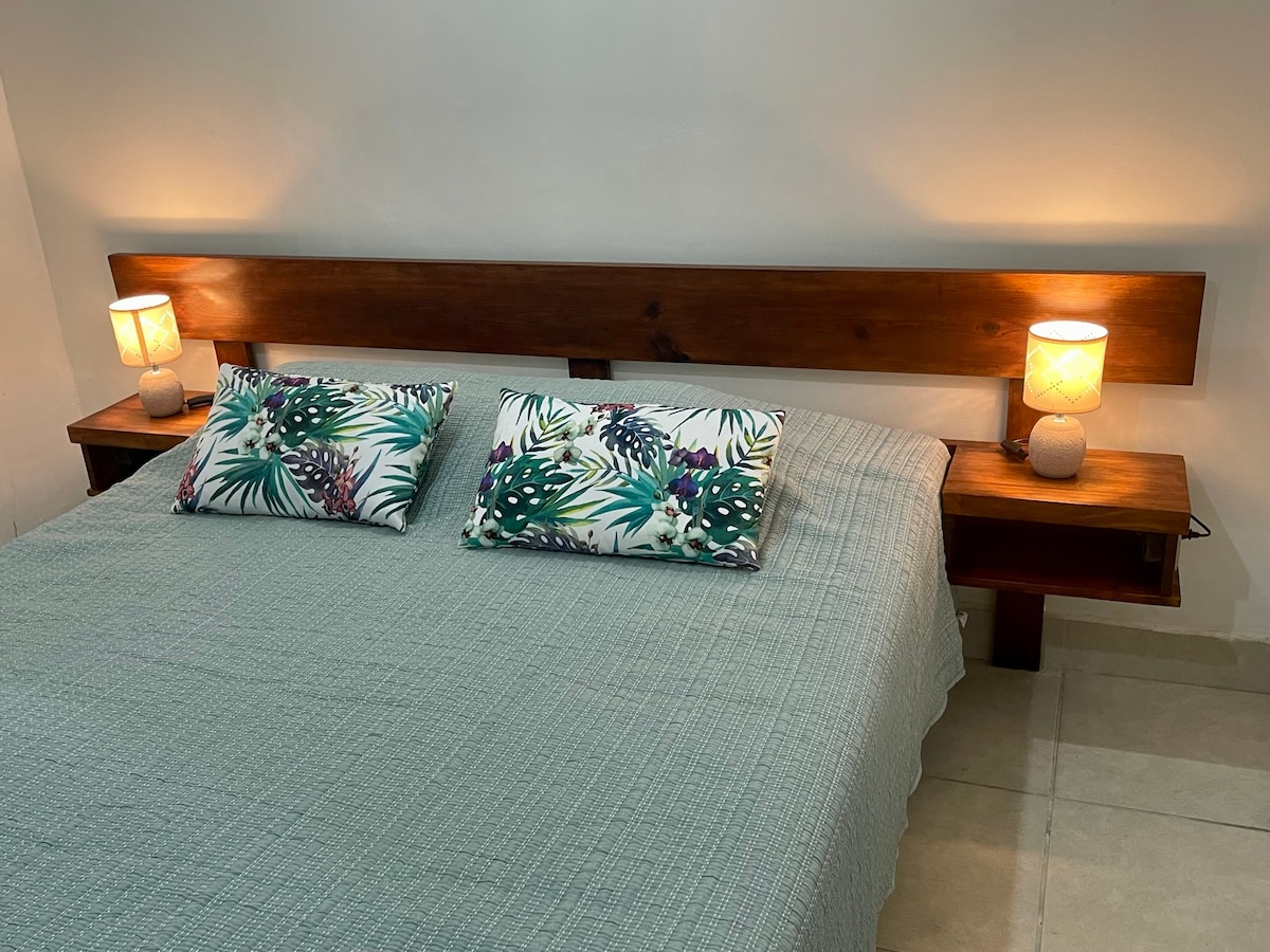 Soba za kornjače, bračni krevet (153 x 203 cm - 60 x 80 cm)