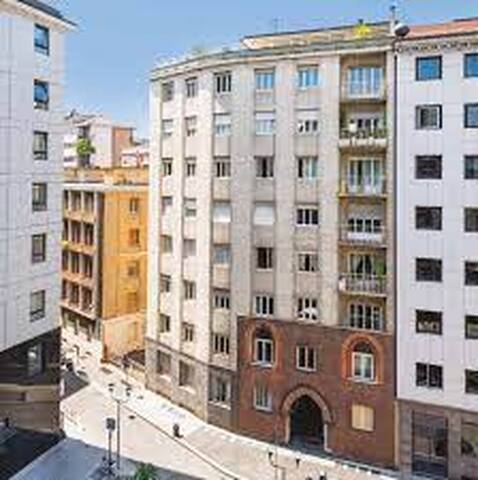 DOWNTOWN***** Erculea DUOMO ~ REAL MILANO gallery image 4