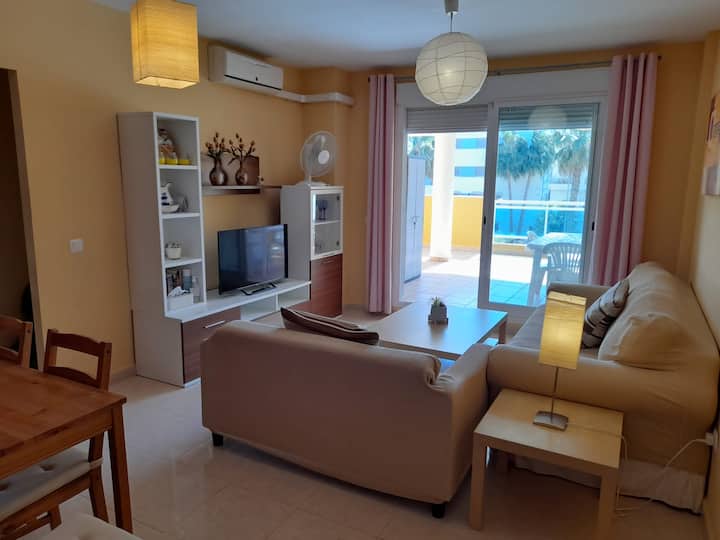 Apartamento Con Ubicación Ideal Y Amplia Terraza - Dénia