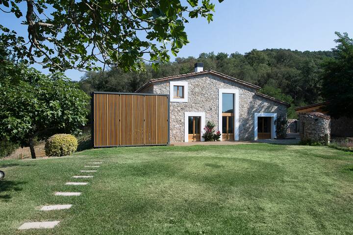 Beautiful Secluded Catalan Farmhouse with Pool