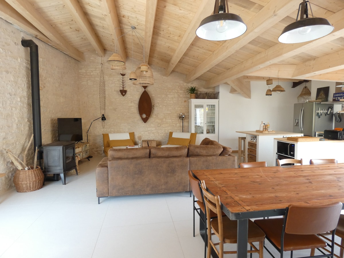 Annuncio Airbnb popolare: "Au-Chai-de-Ré" House with pool, 11 people a Charente Maritime