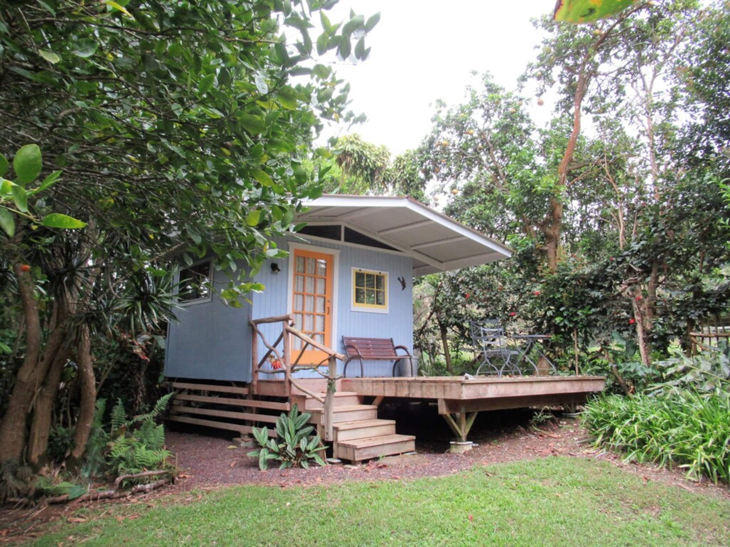 Vintage Farmhouse and Botanical Garden - Photo 19
