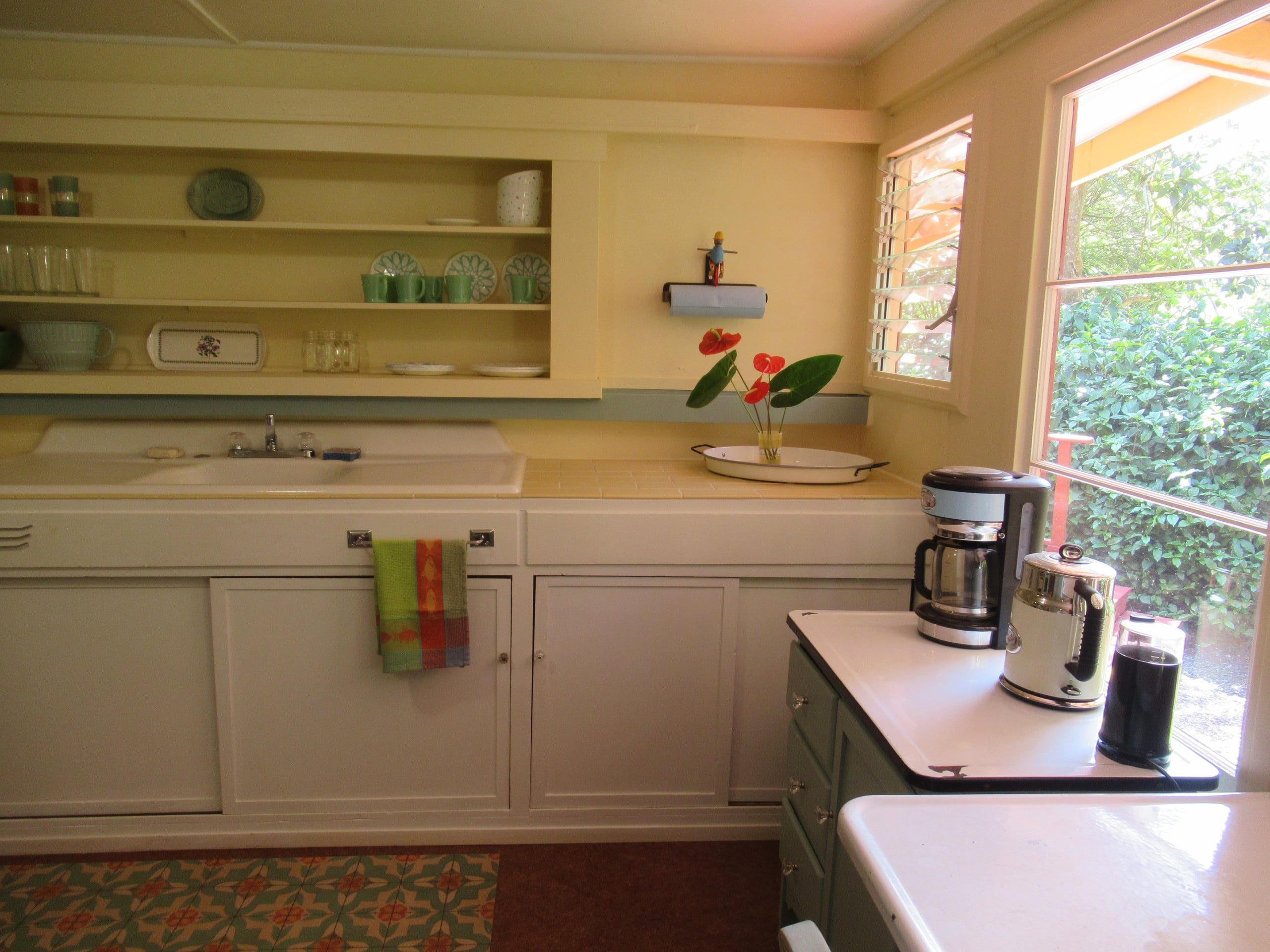 Vintage Farmhouse and Botanical Garden - Photo 6
