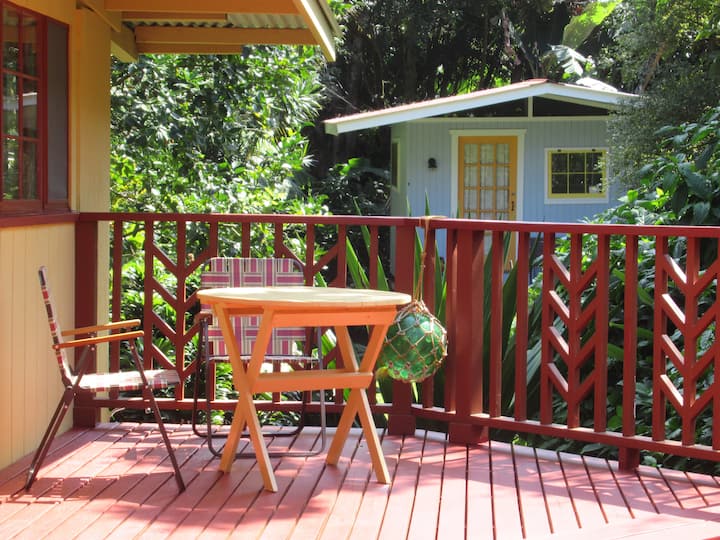 Vintage Farmhouse and Botanical Garden Cottages for Rent in Honokaa