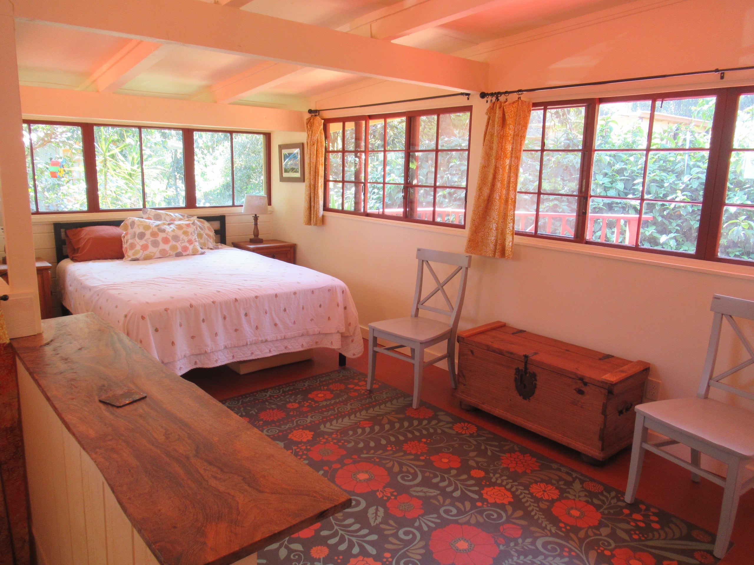 Vintage Farmhouse and Botanical Garden - Photo 10