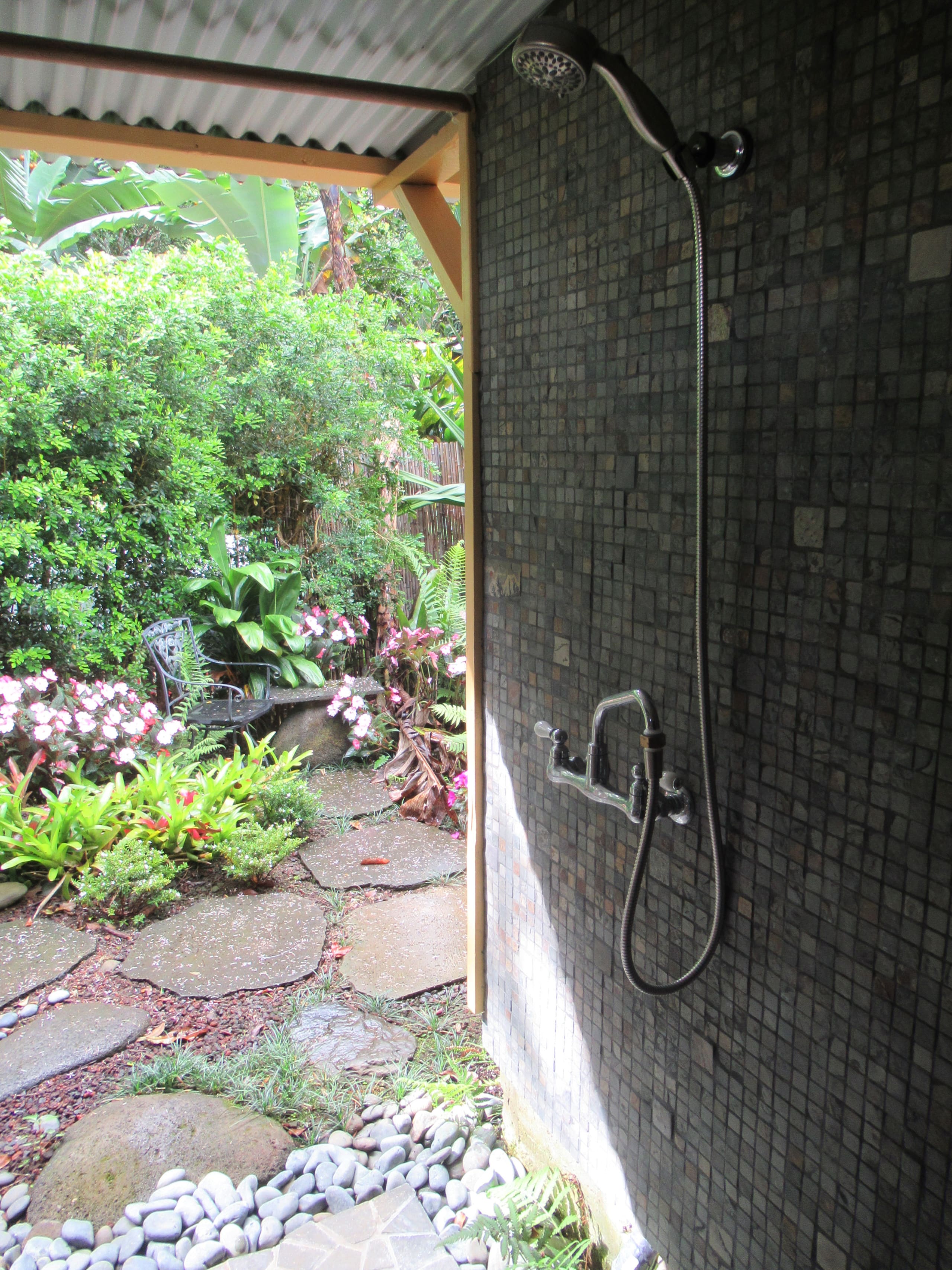 Vintage Farmhouse and Botanical Garden - Photo 13