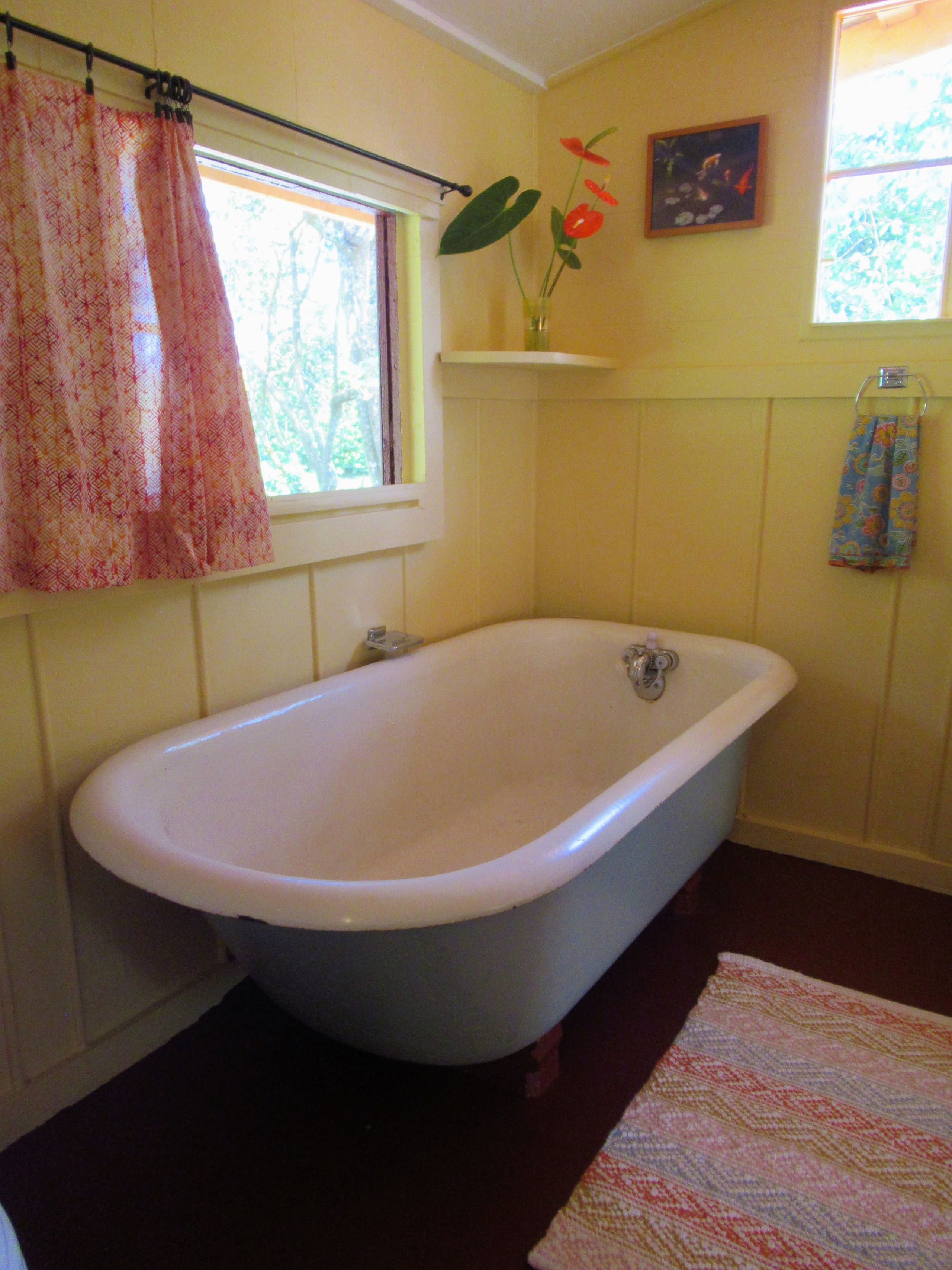 Vintage Farmhouse and Botanical Garden - Photo 11