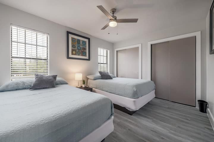 Dormitorio  5: 2 camas XL de tamaño completo.