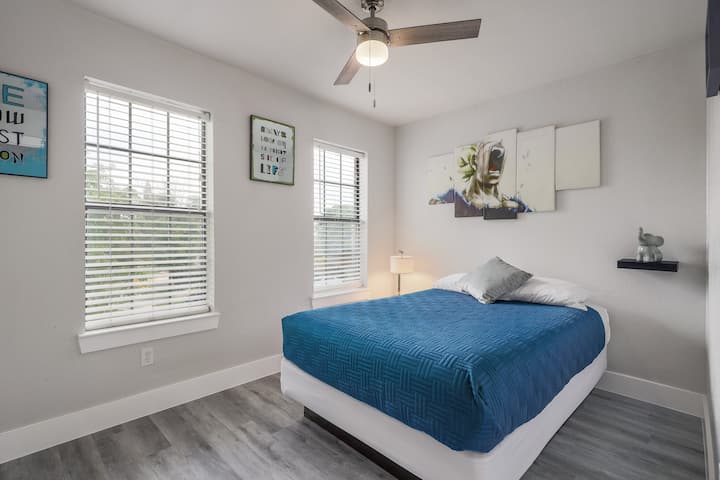 Dormitorio 3: cama XL de tamaño completo.